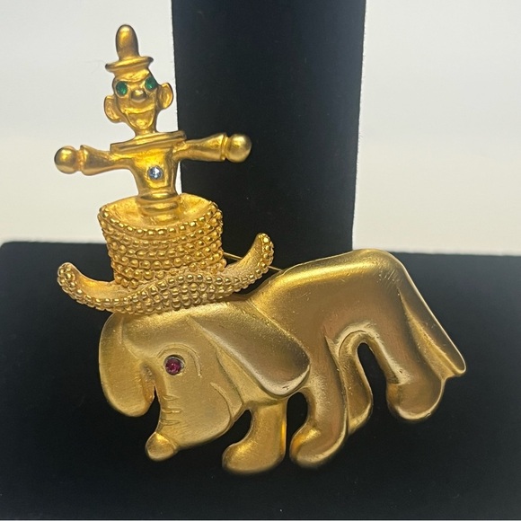 Sad Dog Brooch, good tone with Hat and clown. Unsigned - Picture 2 of 7